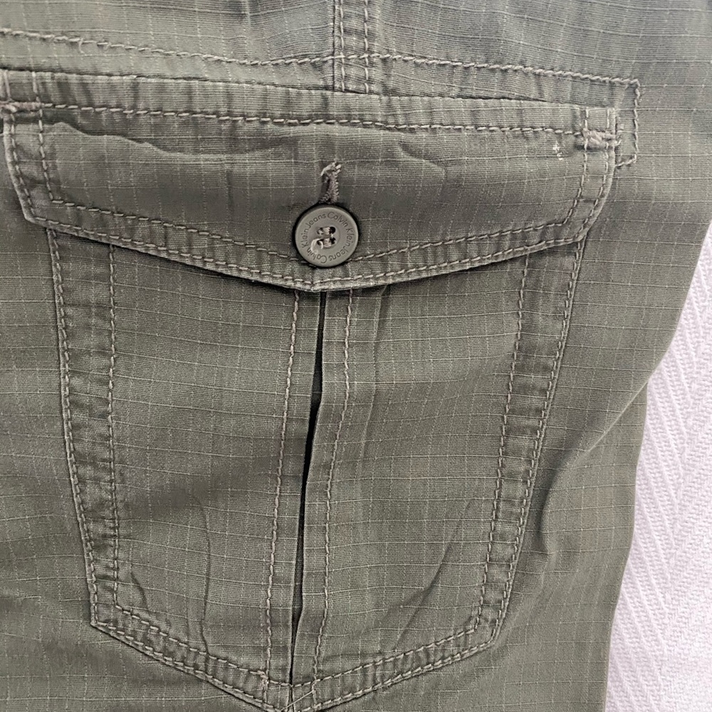 Calvin Klein Jeans Cargo Capri - Picture 4 of 5